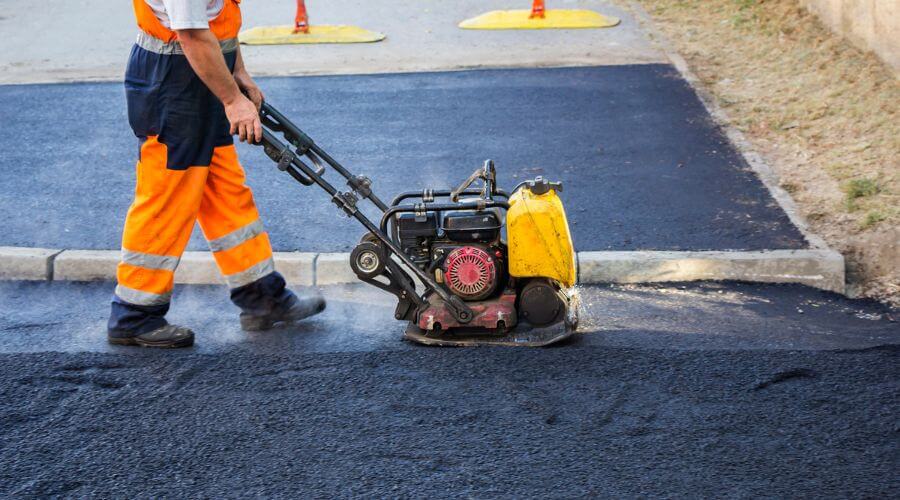 Professional gutter cleaning in Lohn, TX